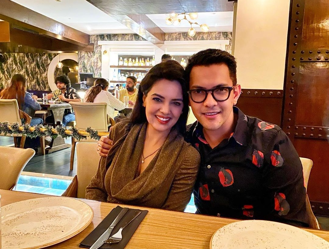 Newlyweds Aditya Narayan and Shweta celebrate one month anniversary in