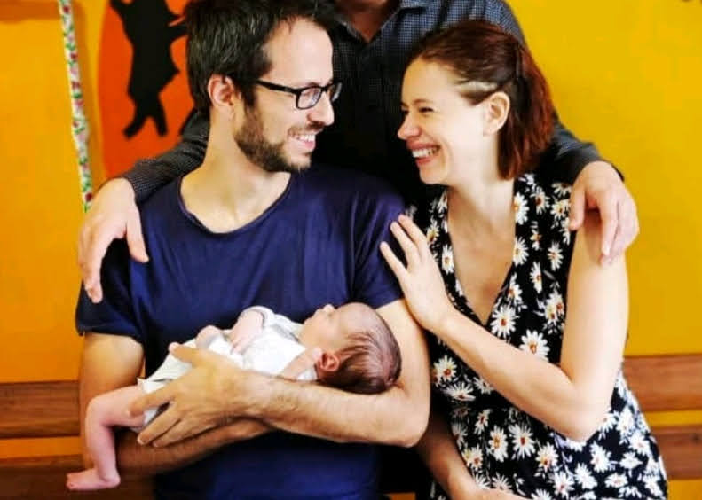 KALKI-KOECHLIN-SHARES-PICTURE-WITH-HER-BOYFRIEND-AND-BABY-1