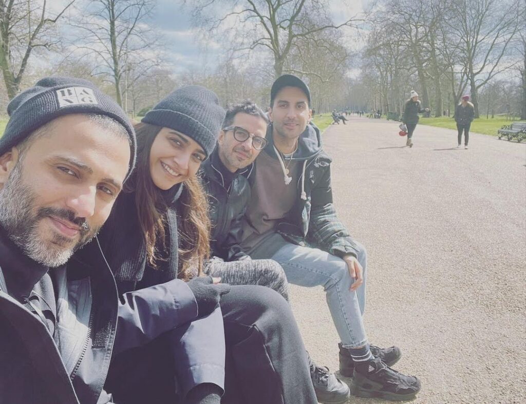 Sonam Kapoor pens a sweet NOTE for her "favourite boys".
