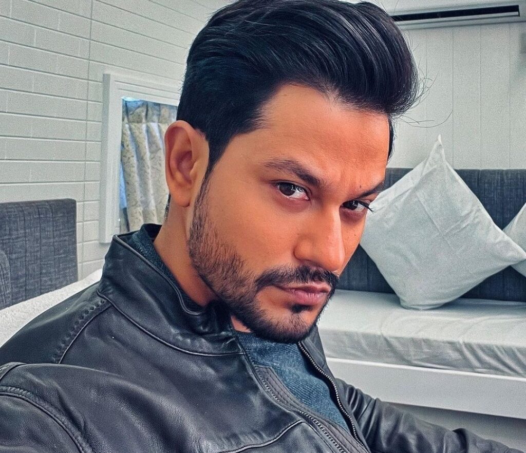 How much does Kunal Khemu charge for Abhay?